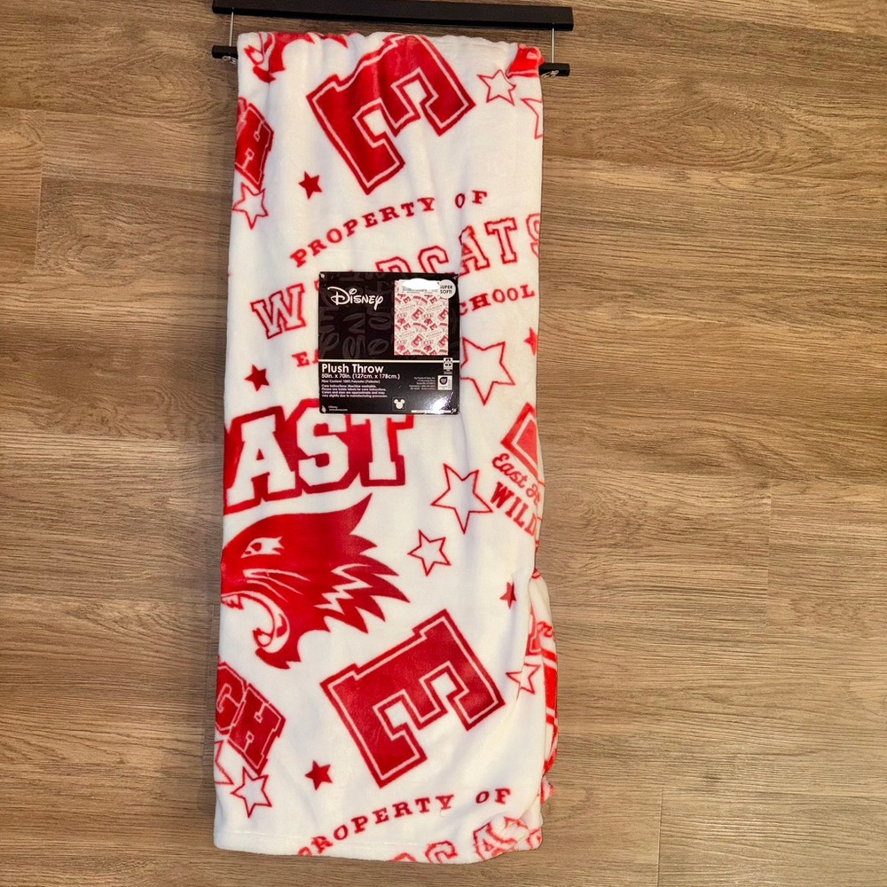 NWT Viral High school musical plush throw blanket